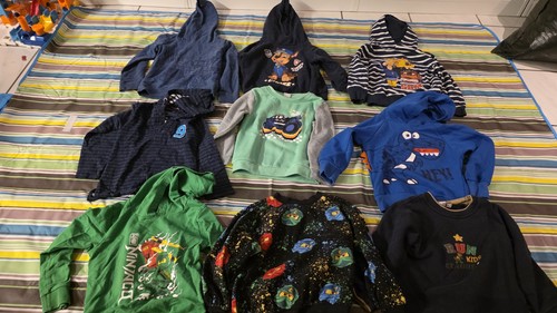 Hoodies und sweatshirts - 9,